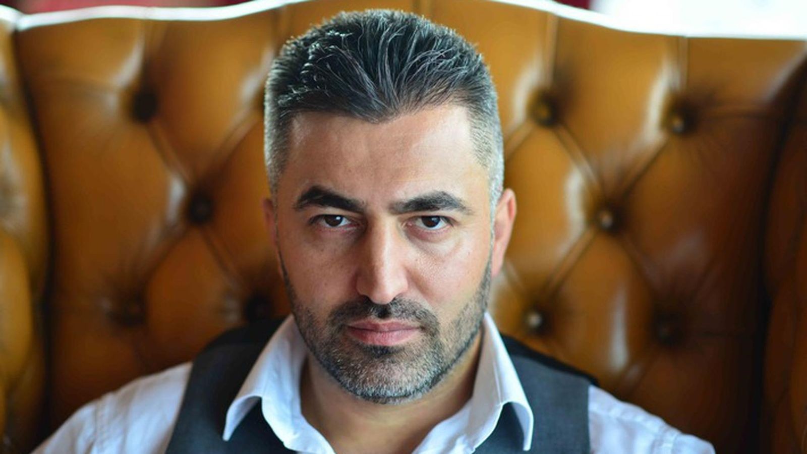 Pressebild: anzeigegehtraus.de – Hamburger Anwalt Kemal Su hilft Mobbingopfern, sich zu wehren